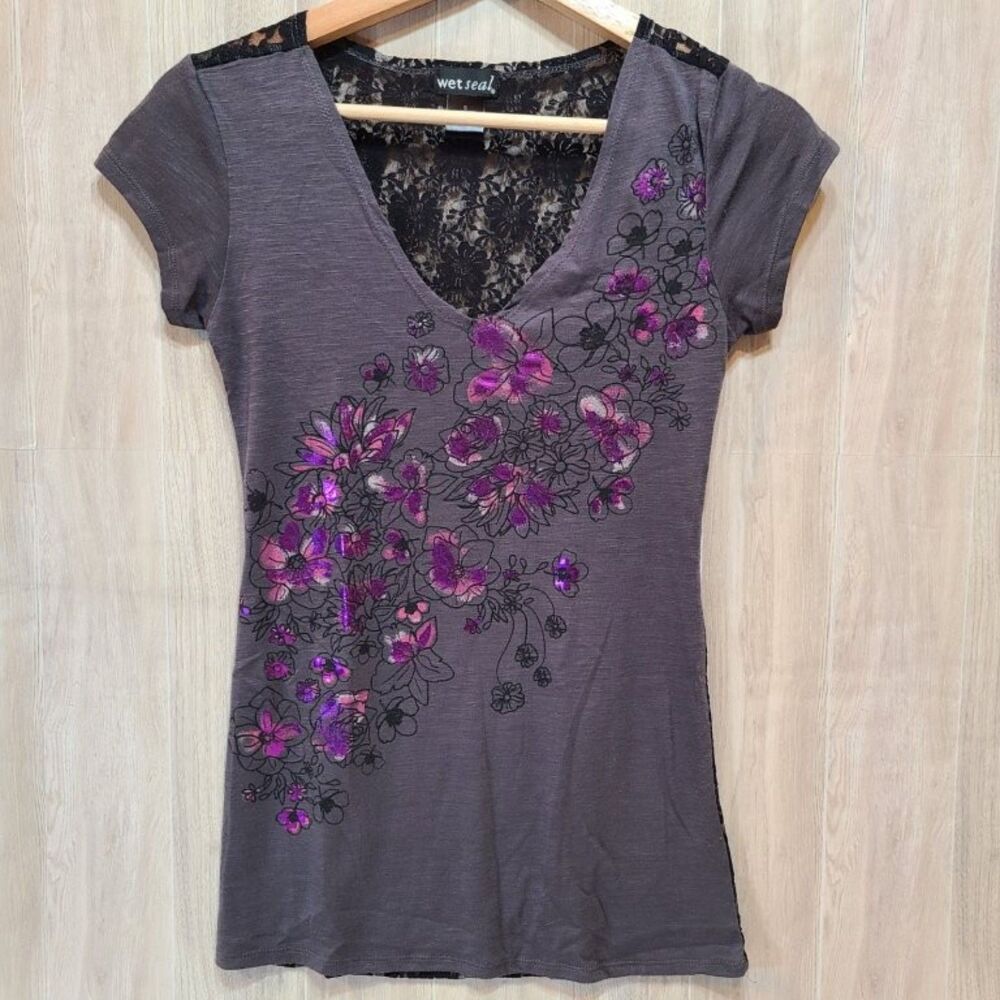 Wet Seal Lace Back Top Womens S Gray Purple Floral V-Neck Y2K Tee Short Sleeve